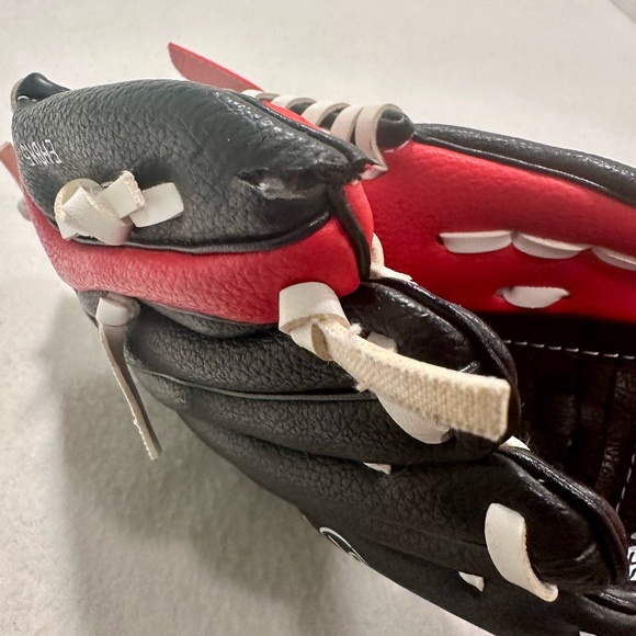 Youth Rawlings Players Series T-ball glove & Under Armour batting gloves - Picture 8 of 9